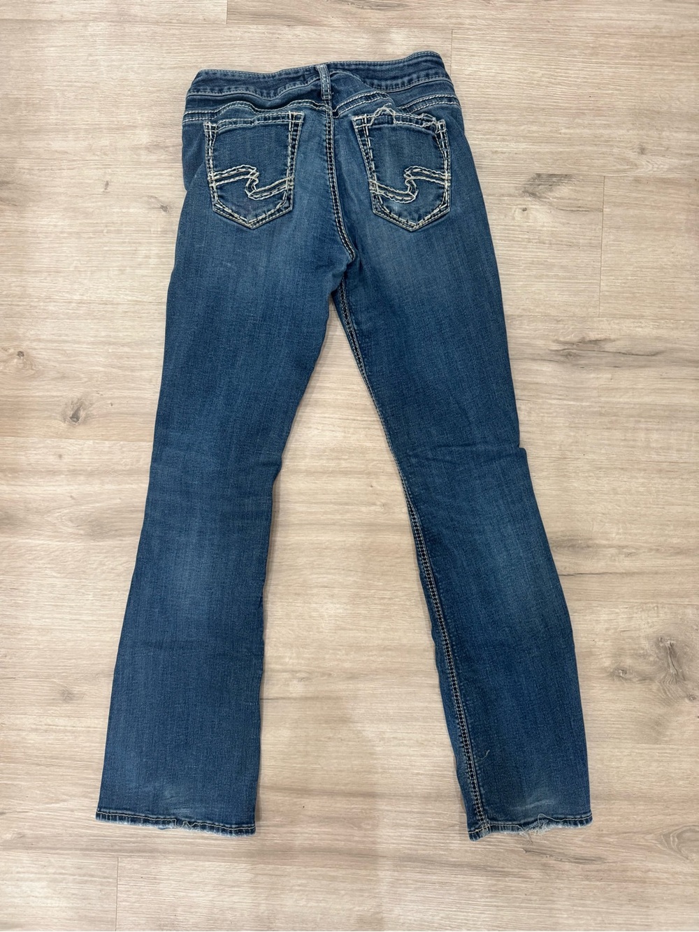 Silver Jeans Women's Dark Blue Bootcut Jeans with Contrast Pocket Stitching